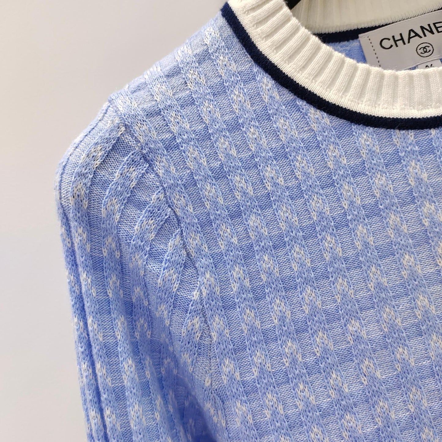 Pullover mit Schachbrettmuster