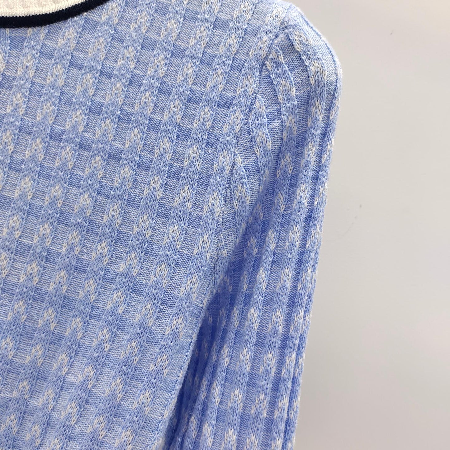 Pullover mit Schachbrettmuster