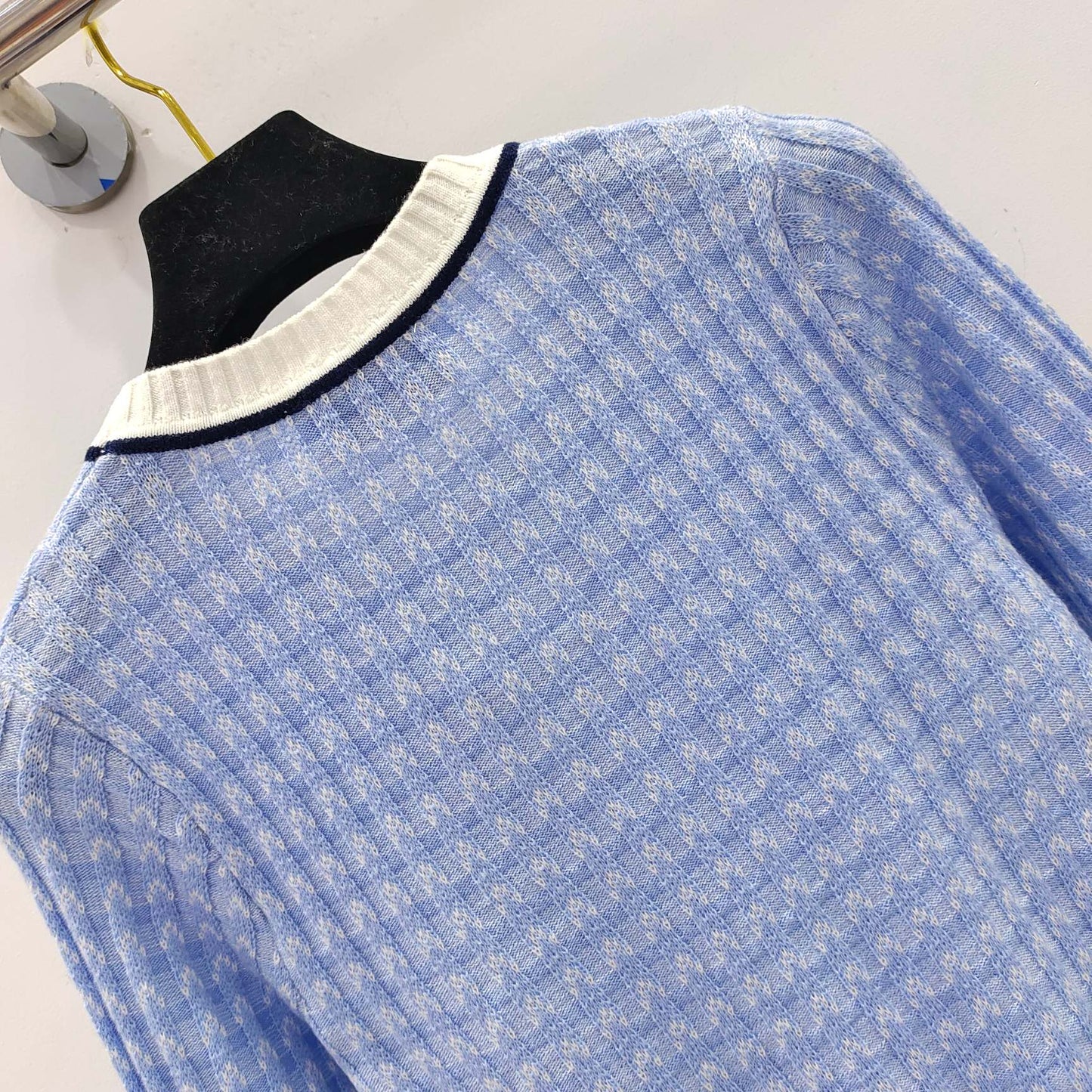 Pullover mit Schachbrettmuster