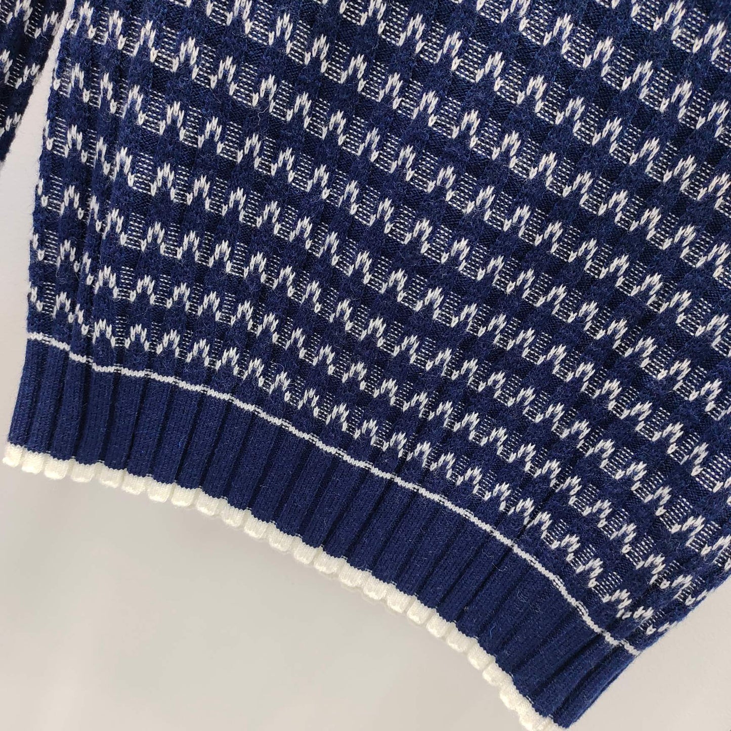 Pullover mit Schachbrettmuster