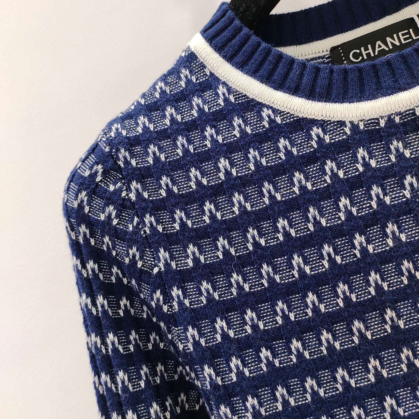 Pullover mit Schachbrettmuster