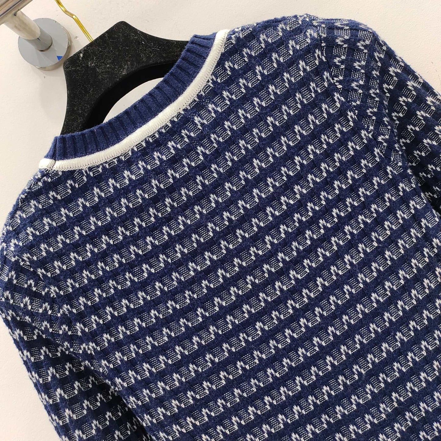 Pullover mit Schachbrettmuster