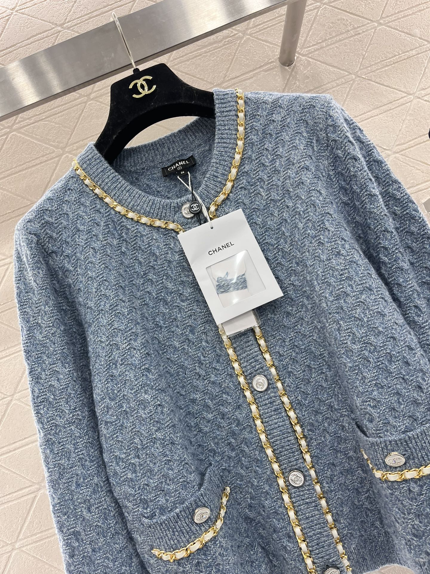 Cardigan en maille à col en V et chaîne