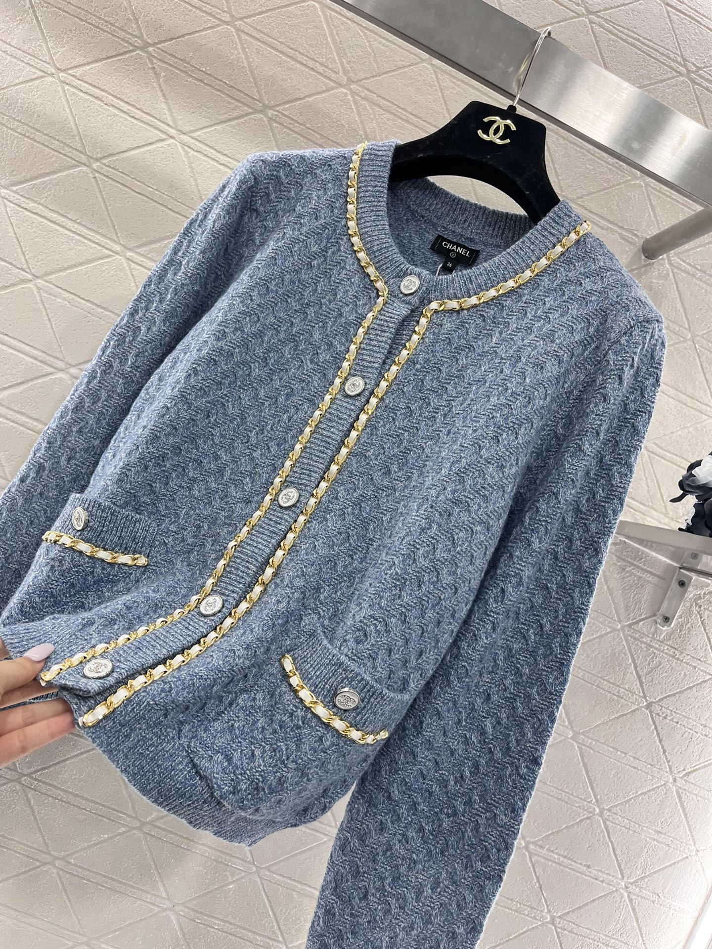 Cardigan en maille à col en V et chaîne