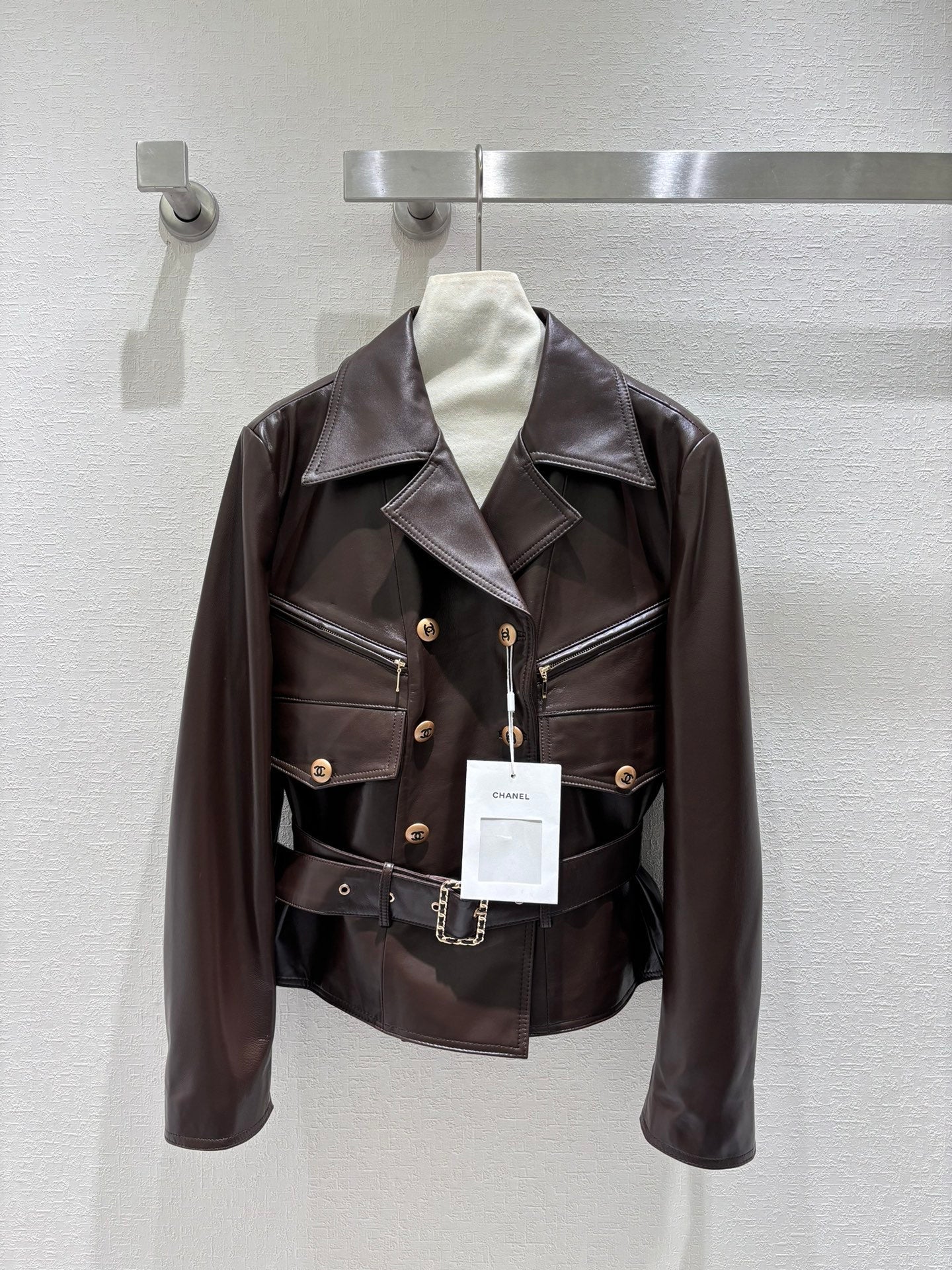 Veste en cuir cintrée