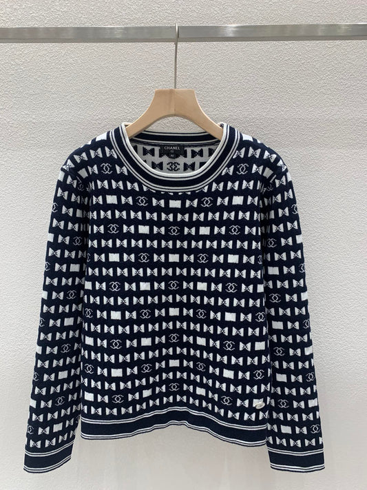 Gestrickter Rundhalspullover