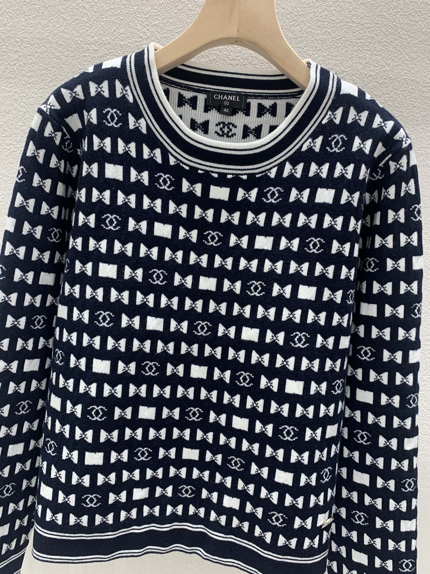 Gestrickter Rundhalspullover