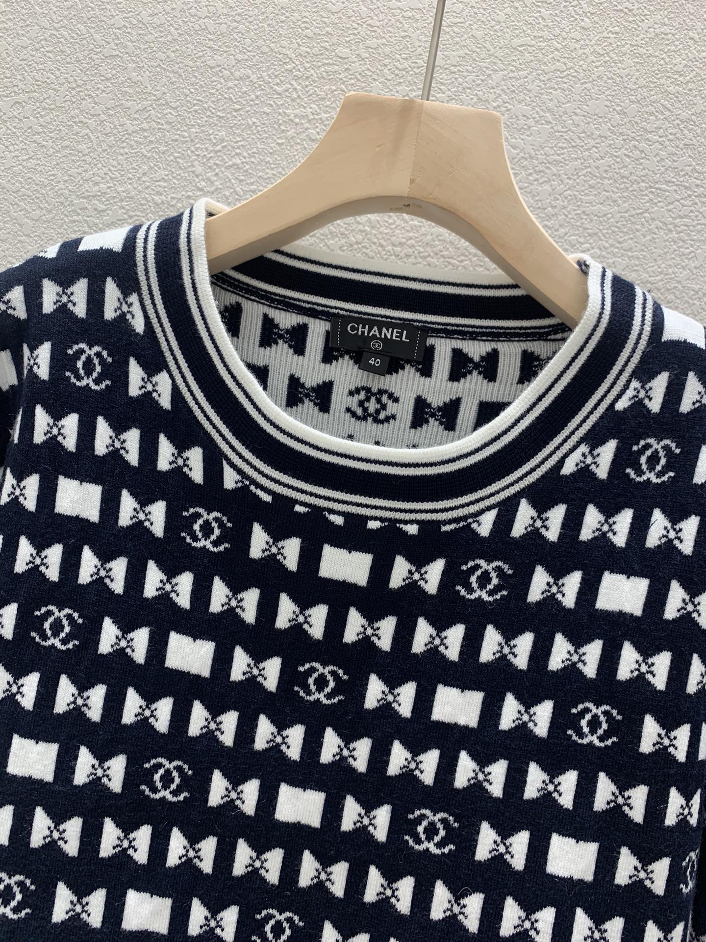 Gestrickter Rundhalspullover