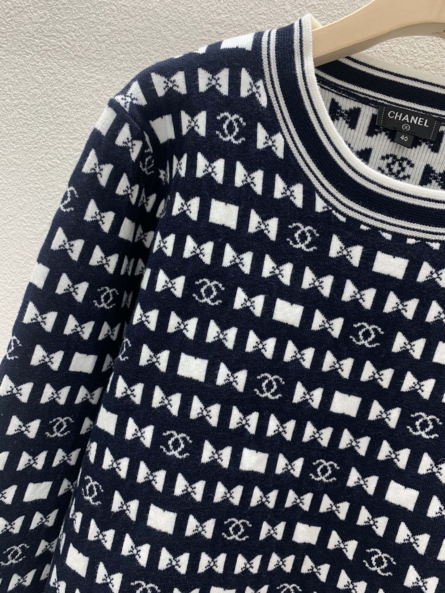 Gestrickter Rundhalspullover