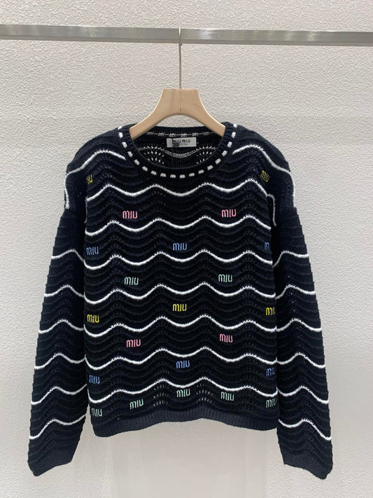 Gestrickter Pullover mit Rundhalsausschnitt