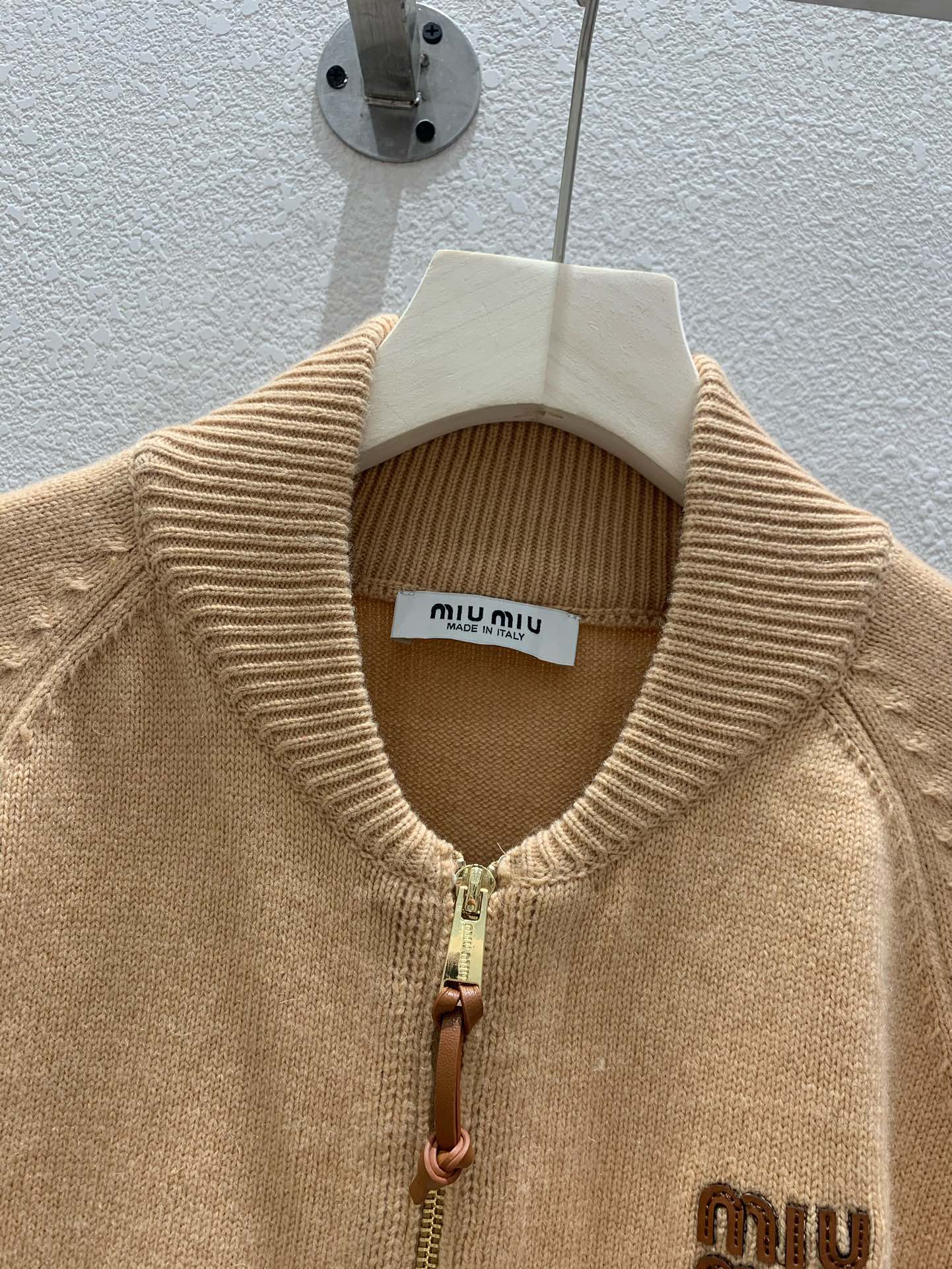 Gestrickter Cardigan mit Stehkragen