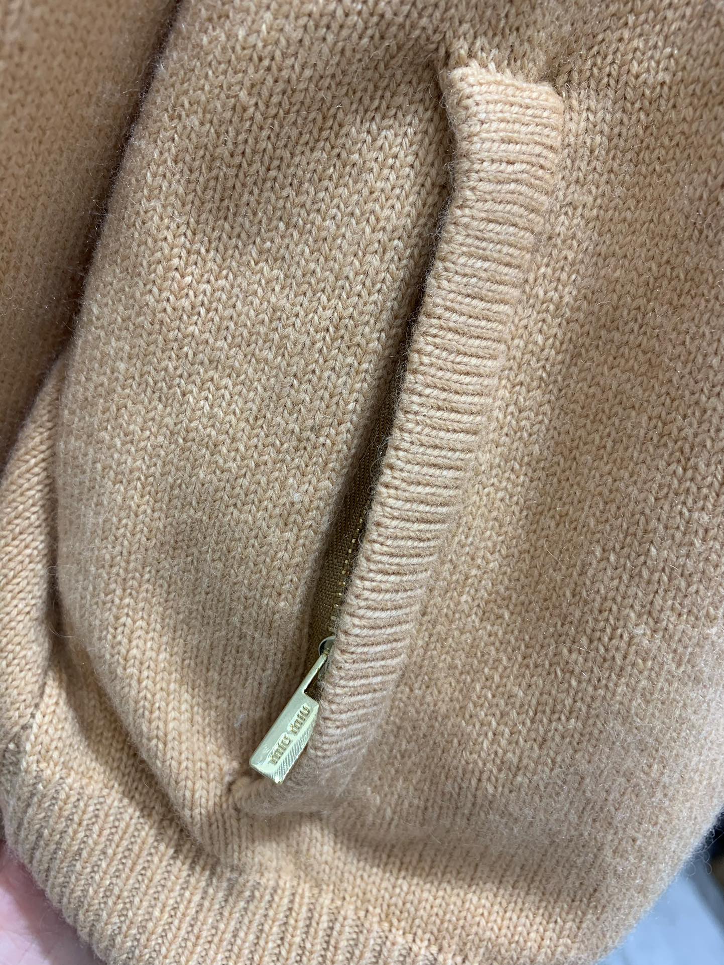 Gestrickter Cardigan mit Stehkragen