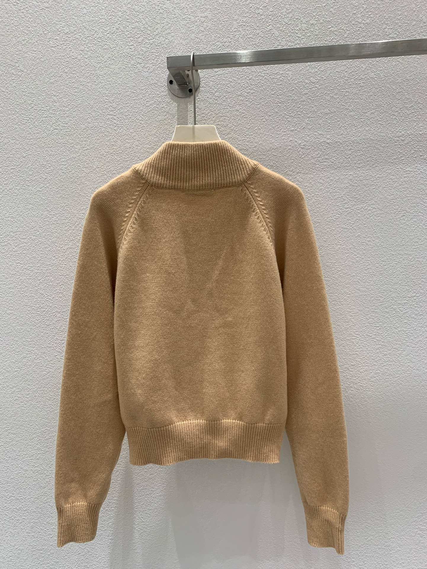 Gestrickter Cardigan mit Stehkragen