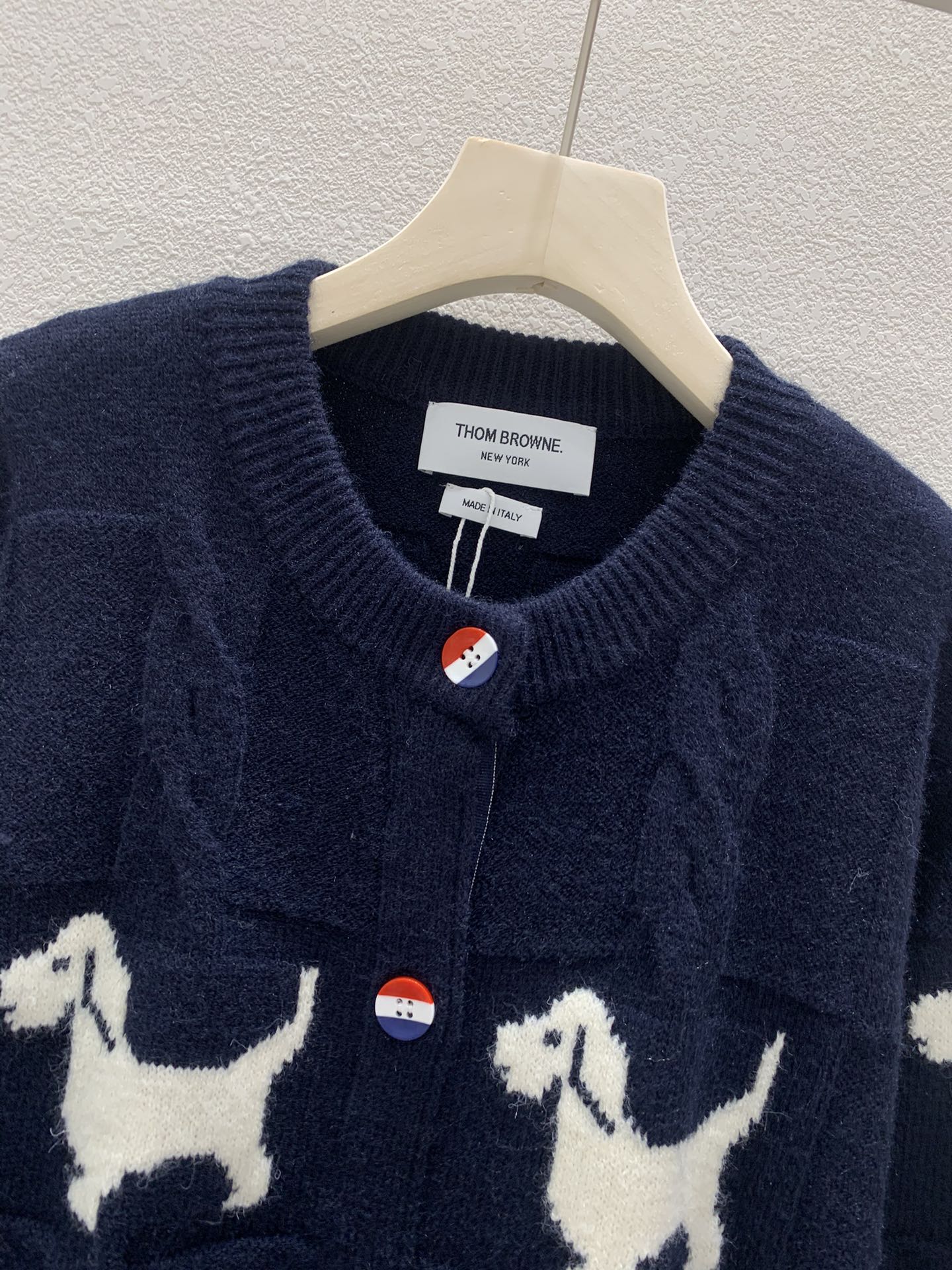 Gestrickter Rundhals-Cardigan mit Welpen-Print