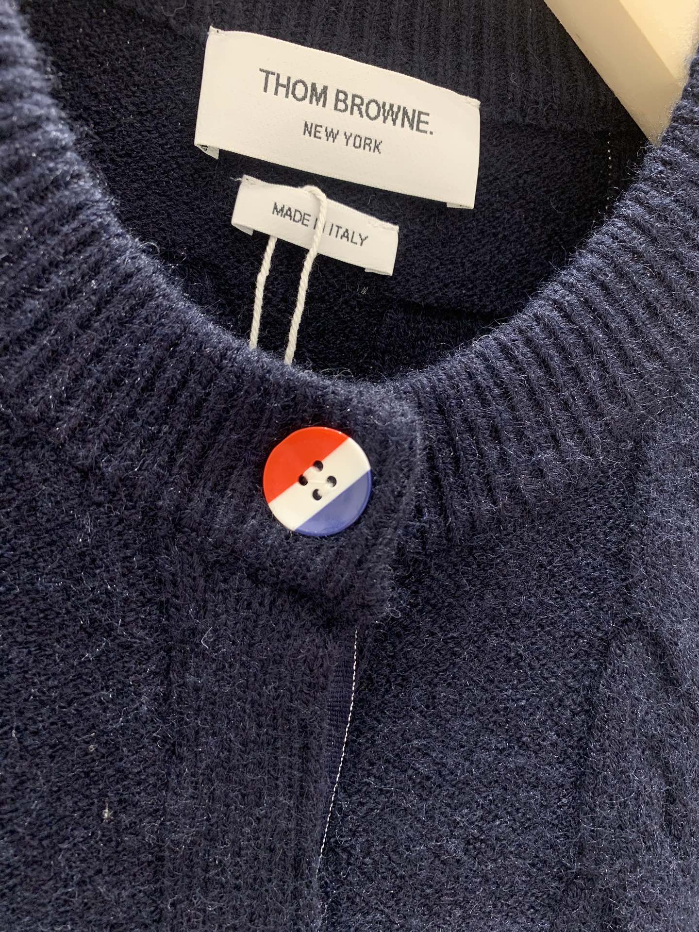 Gestrickter Rundhals-Cardigan mit Welpen-Print