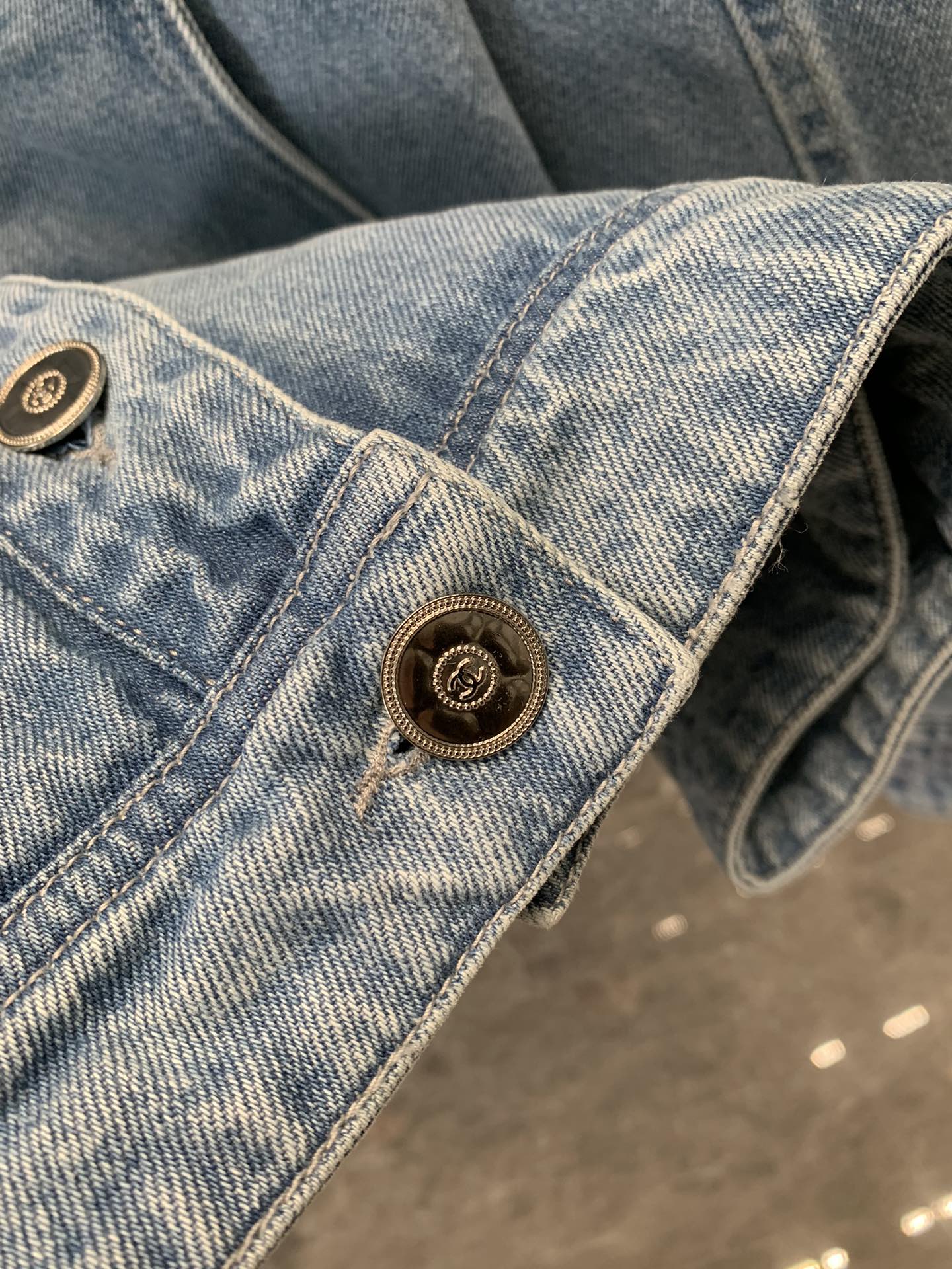 Veste en jean brodée