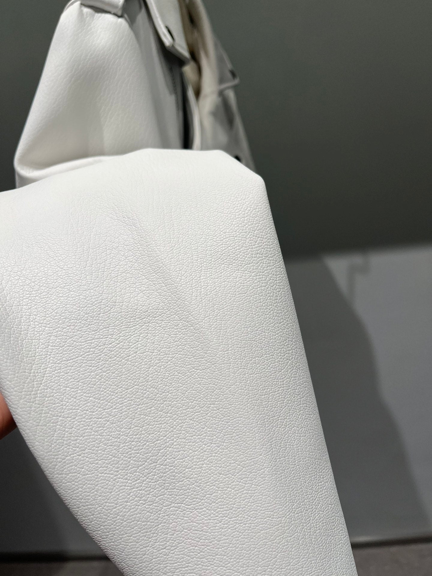 Bedrucktes Motorrad aus Ziegenleder