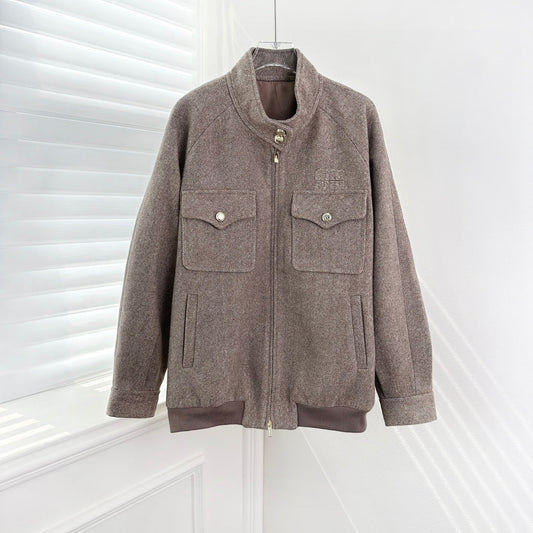 Costume marron à col montant