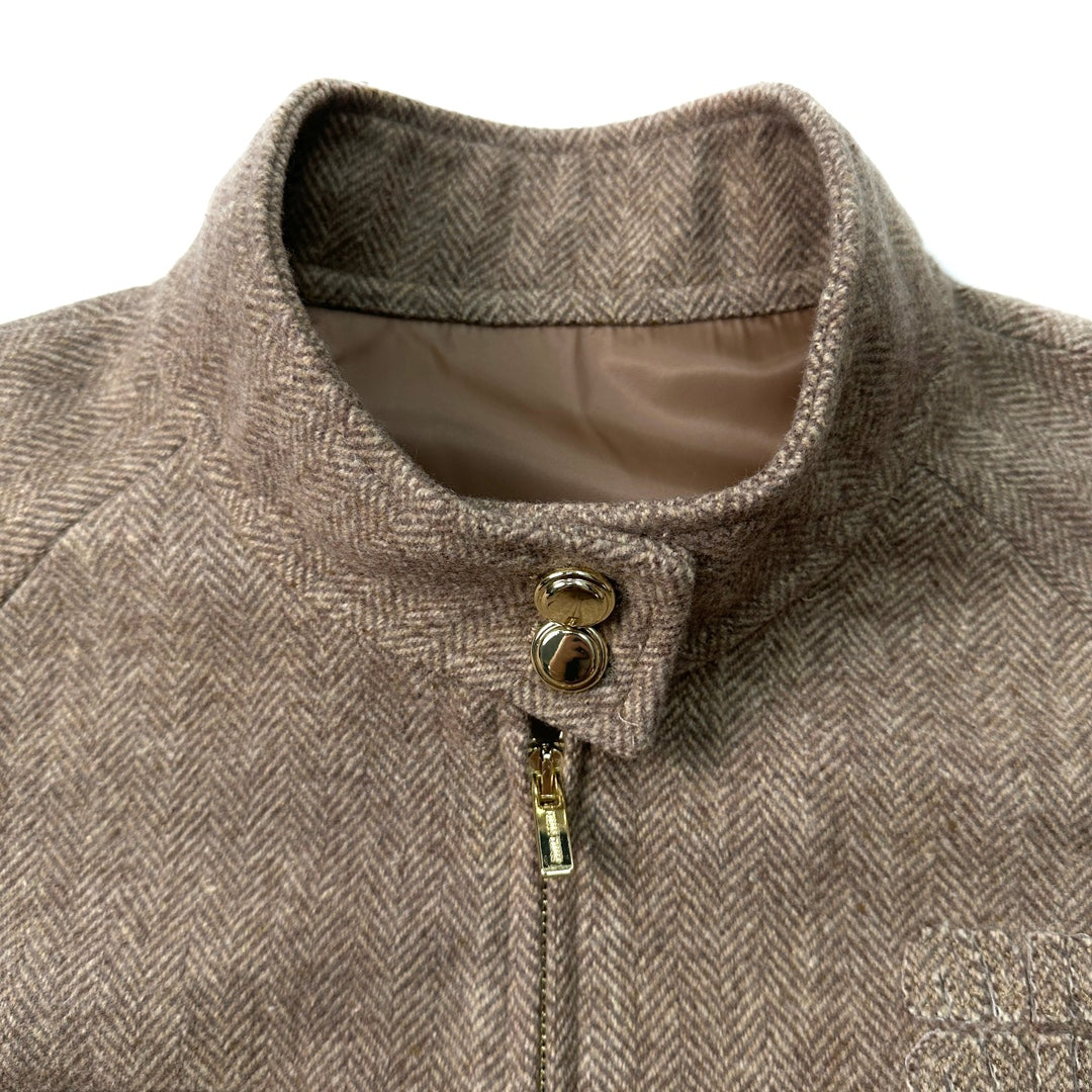 Costume marron à col montant