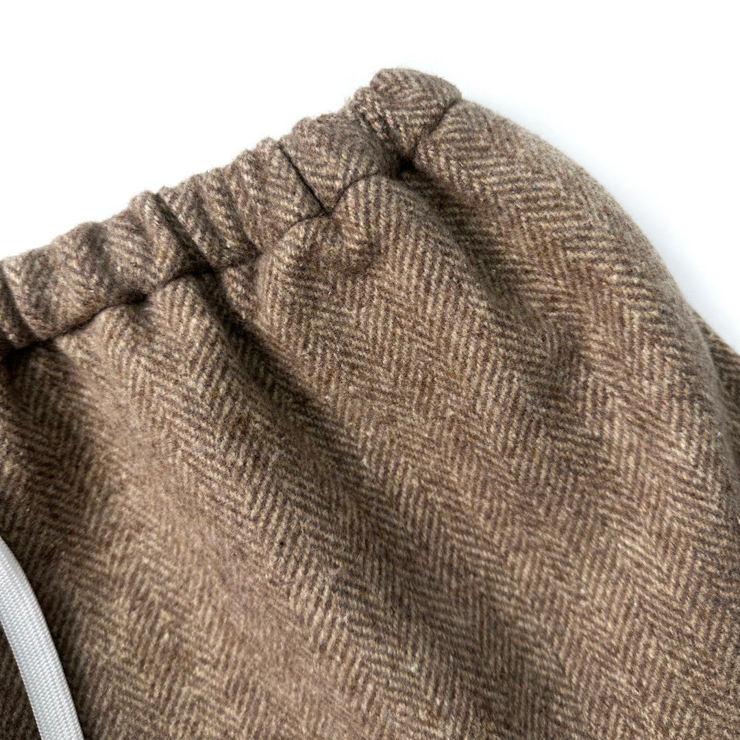 Costume marron à col montant