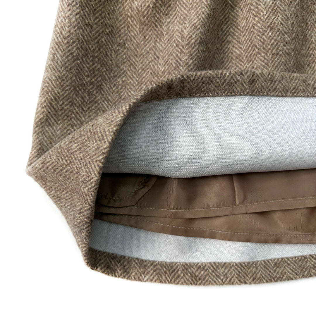 Costume marron à col montant