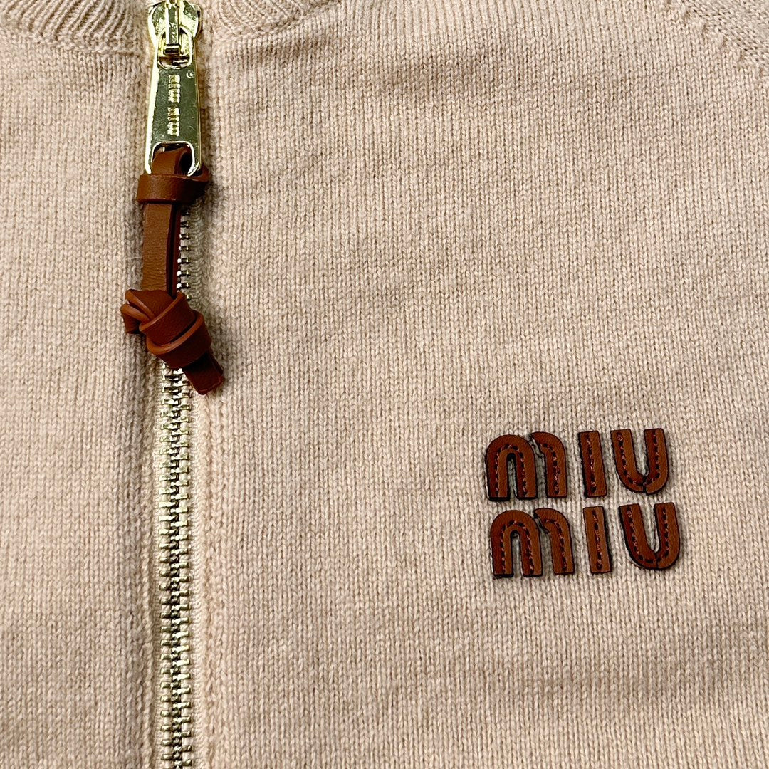 Langärmlige Reißverschlussjacke