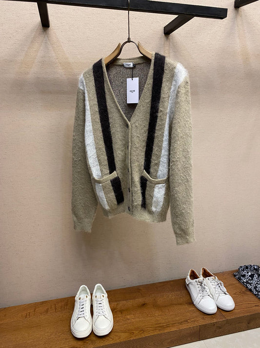 Strickjacke im College-Stil aus Mohair 