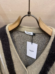 Strickjacke im College-Stil aus Mohair 