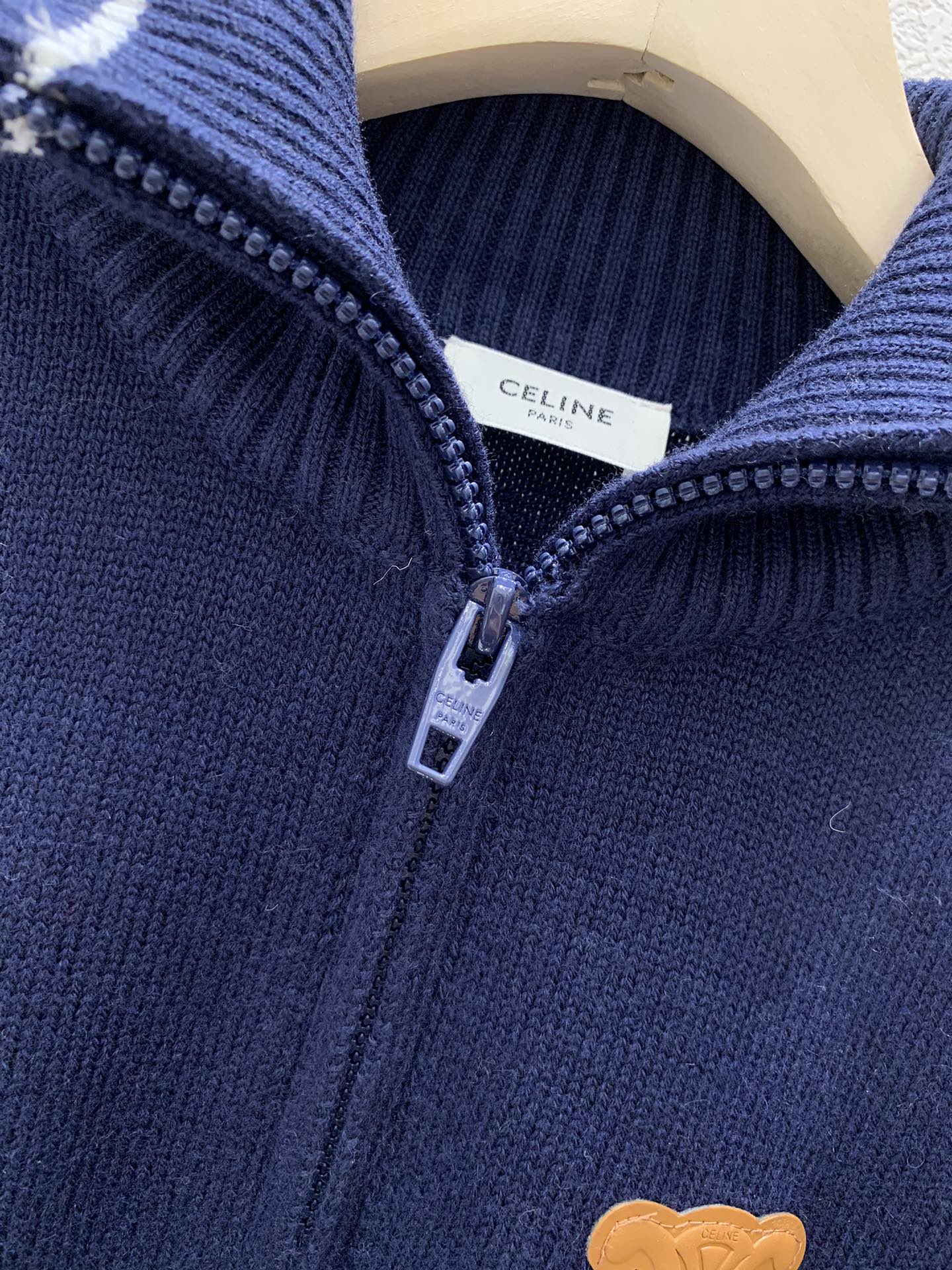 Neuer Strickpullover mit halbem Reißverschluss