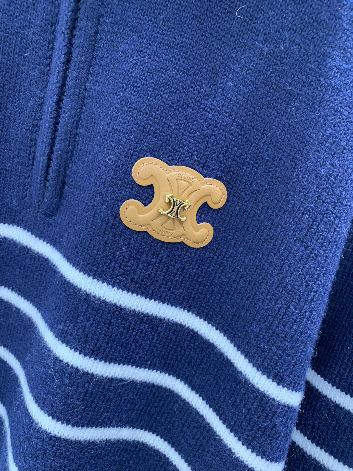 Neuer Strickpullover mit halbem Reißverschluss