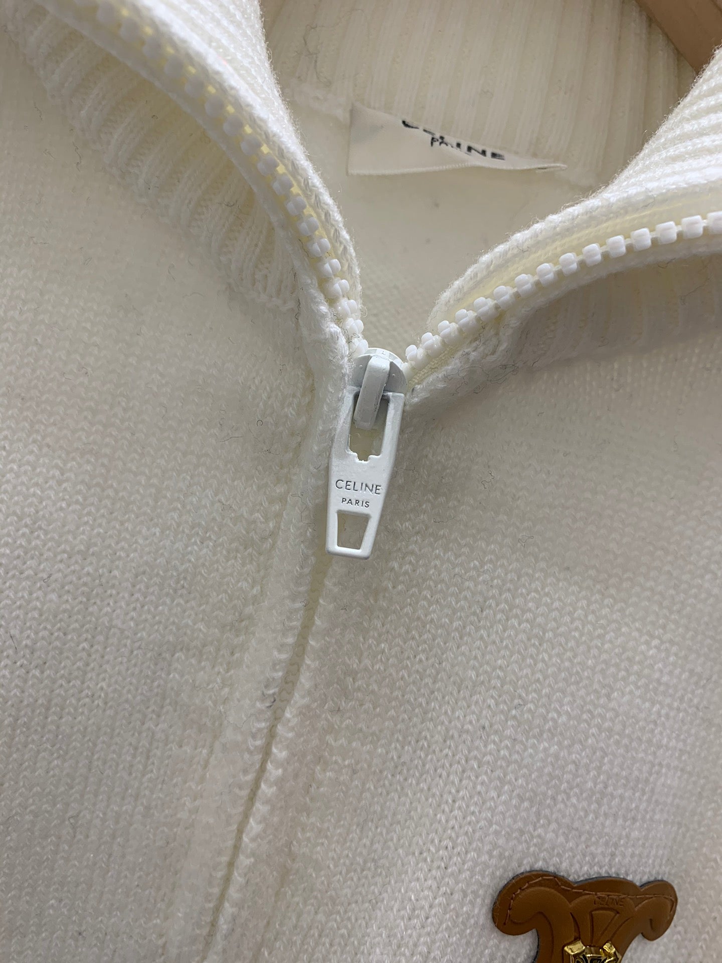 Neuer Strickpullover mit halbem Reißverschluss