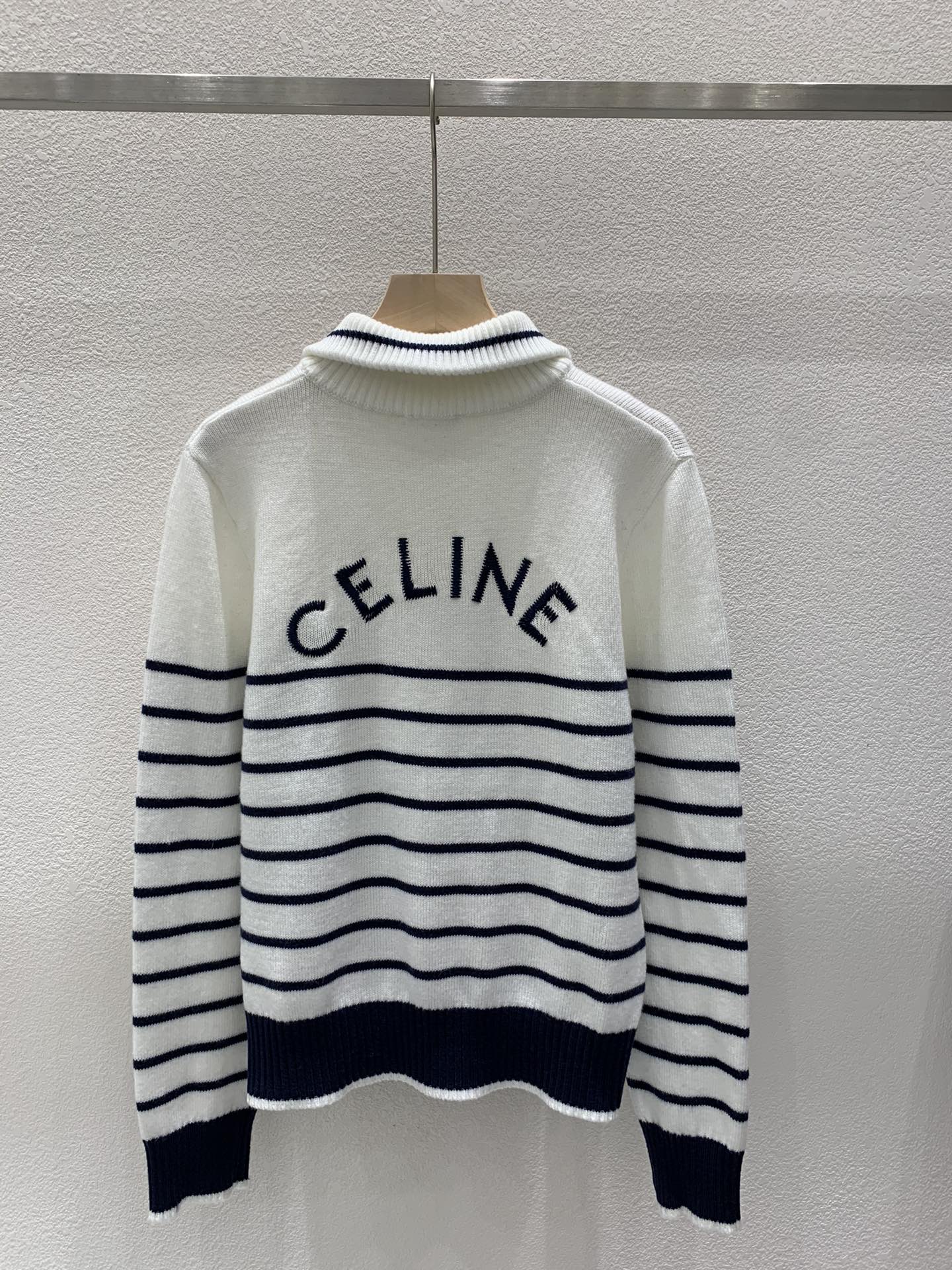 Neuer Strickpullover mit halbem Reißverschluss