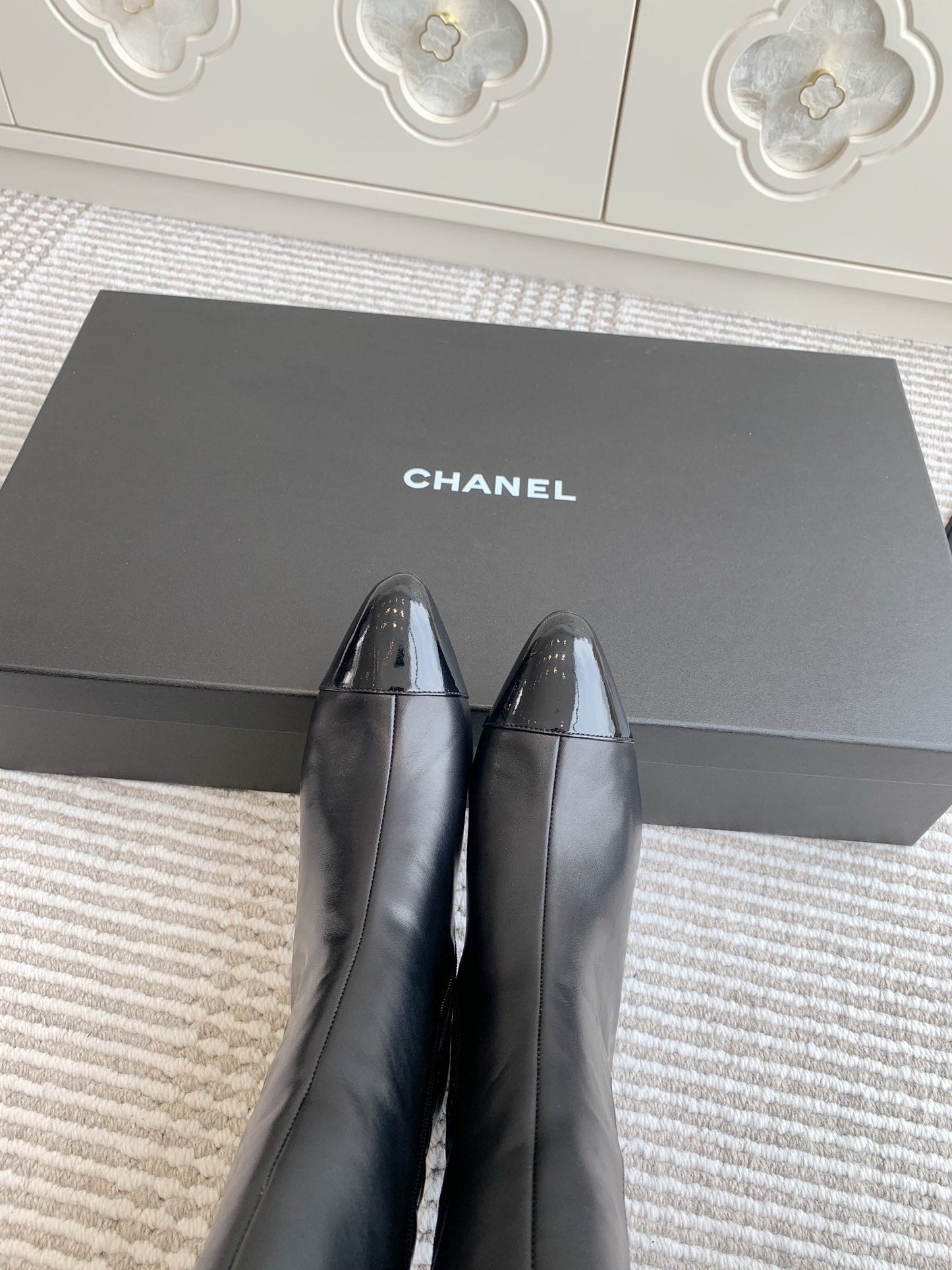 Bottes longues à talon épais et bout pointu en diamant brodé électrique