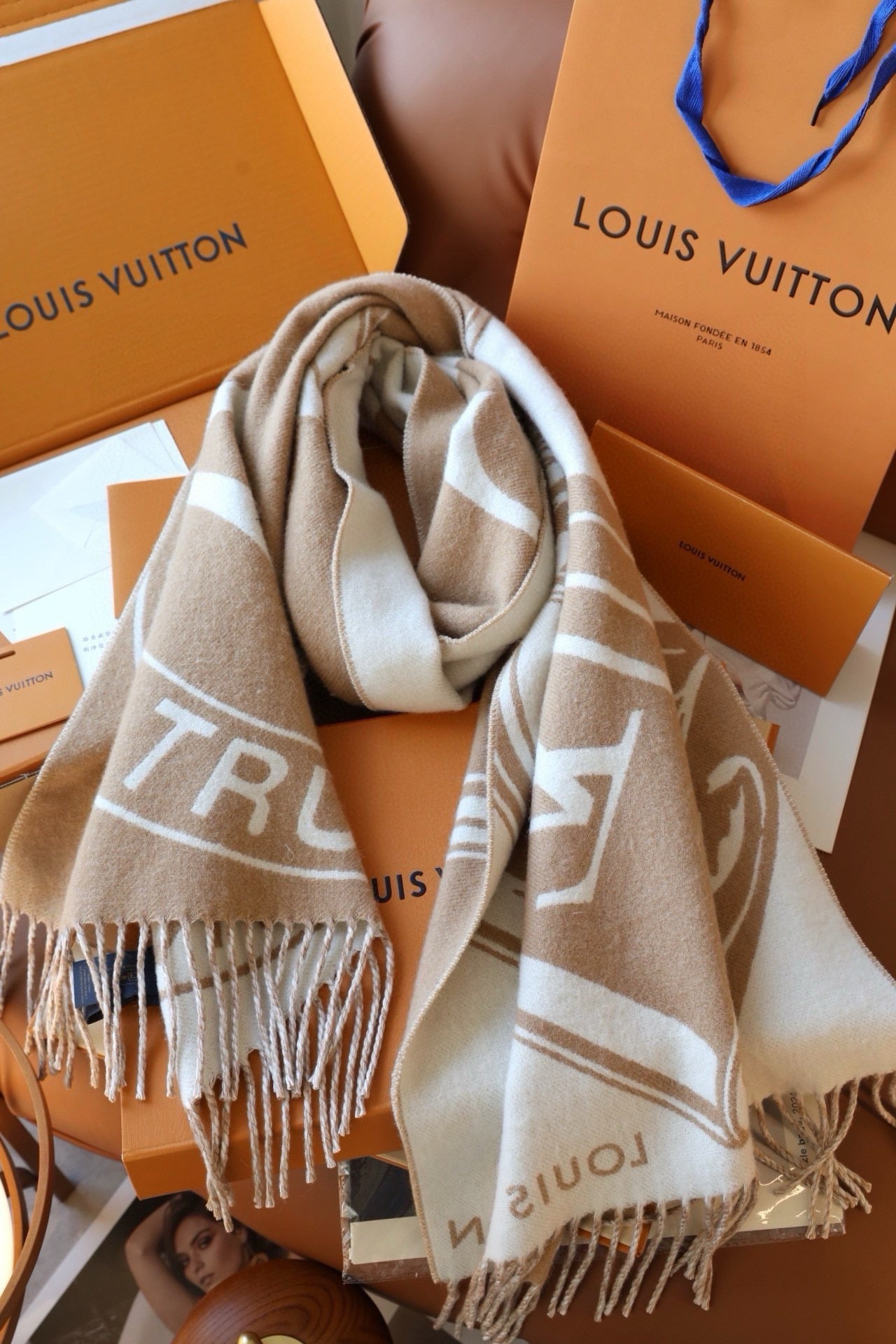 Strickschal aus Plüschmischung