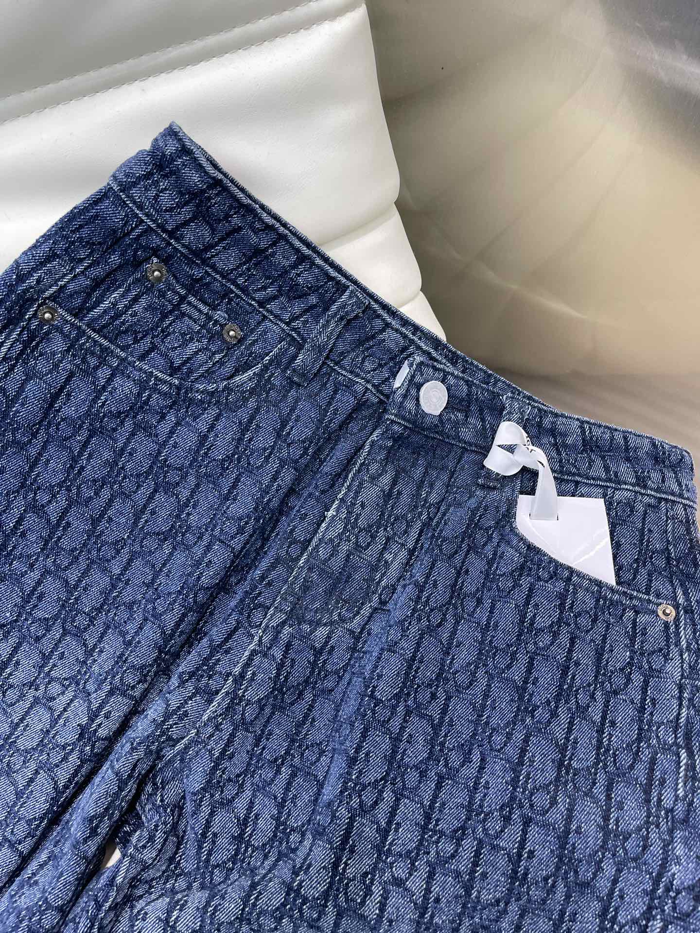 Pantalon droit en velours fin jacquard imprimé intégral