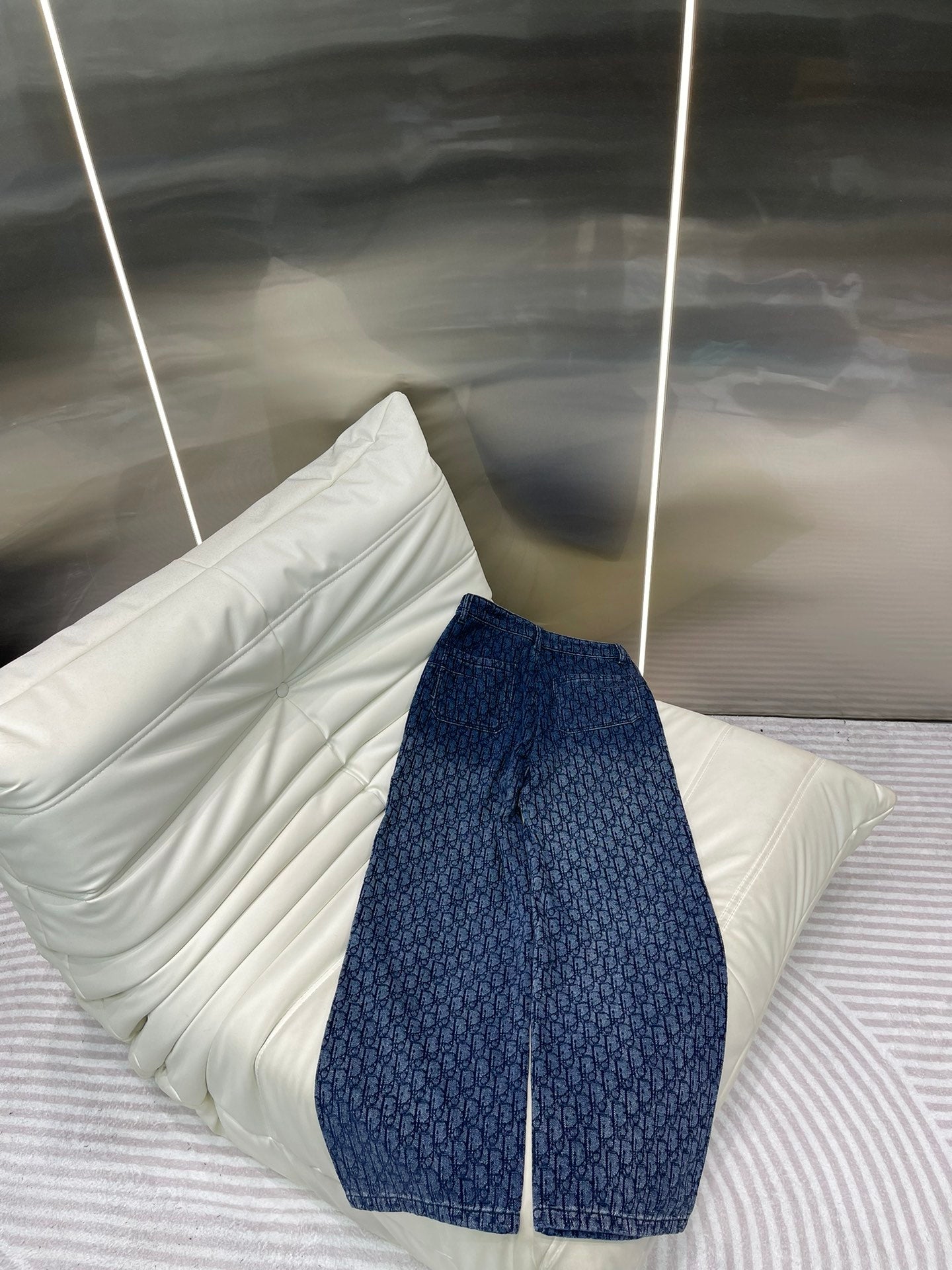 Pantalon droit en velours fin jacquard imprimé intégral