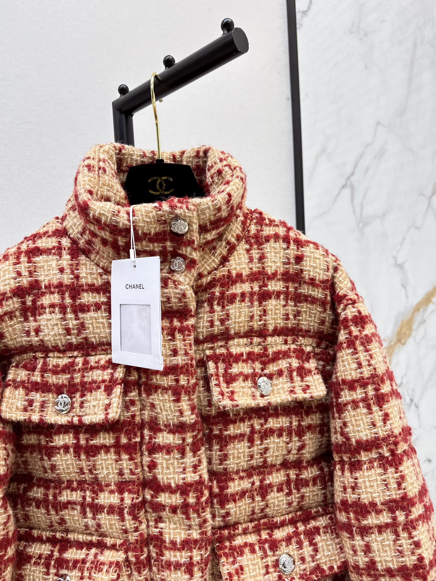 Ski-Daunenjacke aus Tweed mit Stehkragen und Karomuster