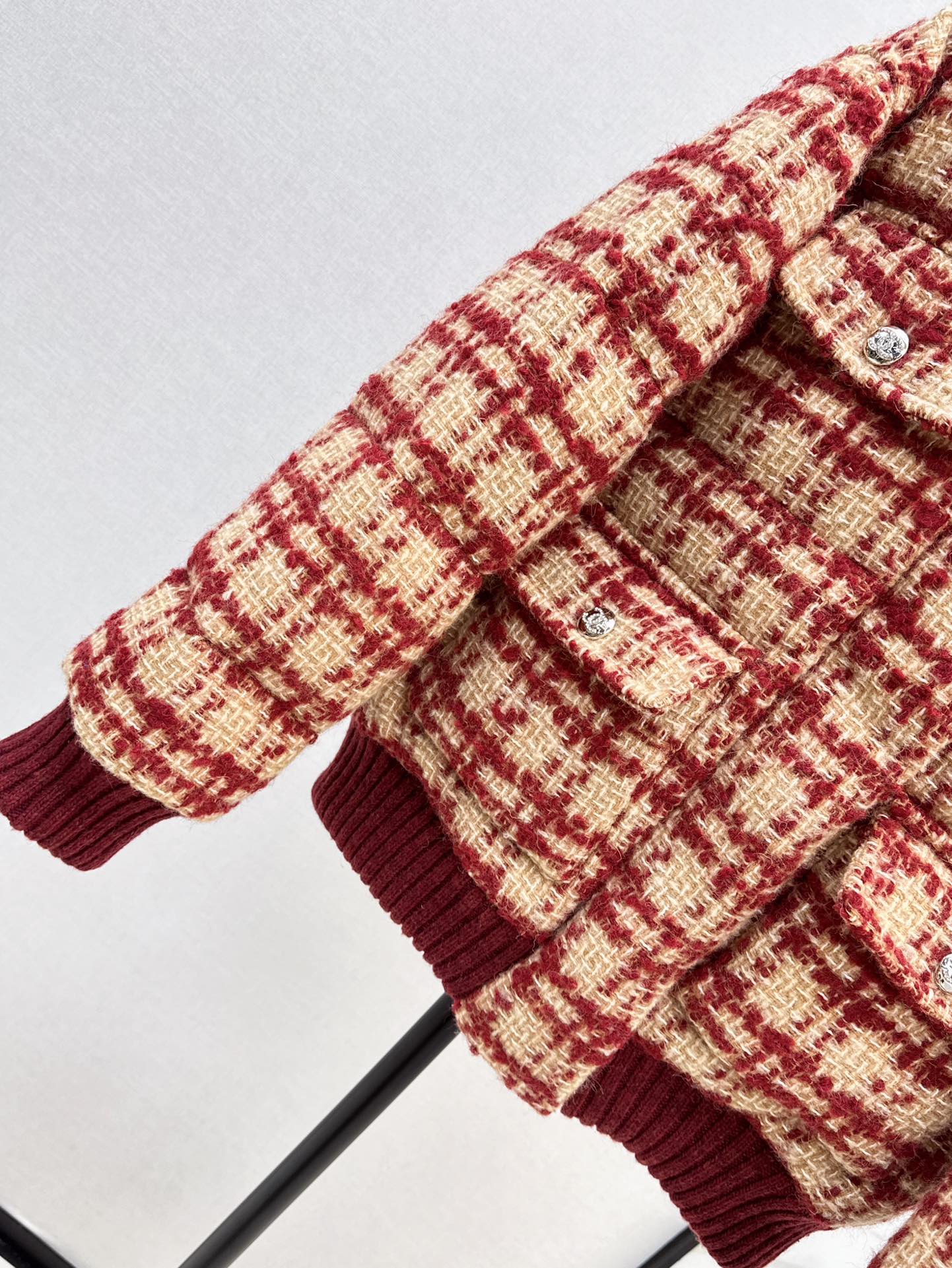 Ski-Daunenjacke aus Tweed mit Stehkragen und Karomuster