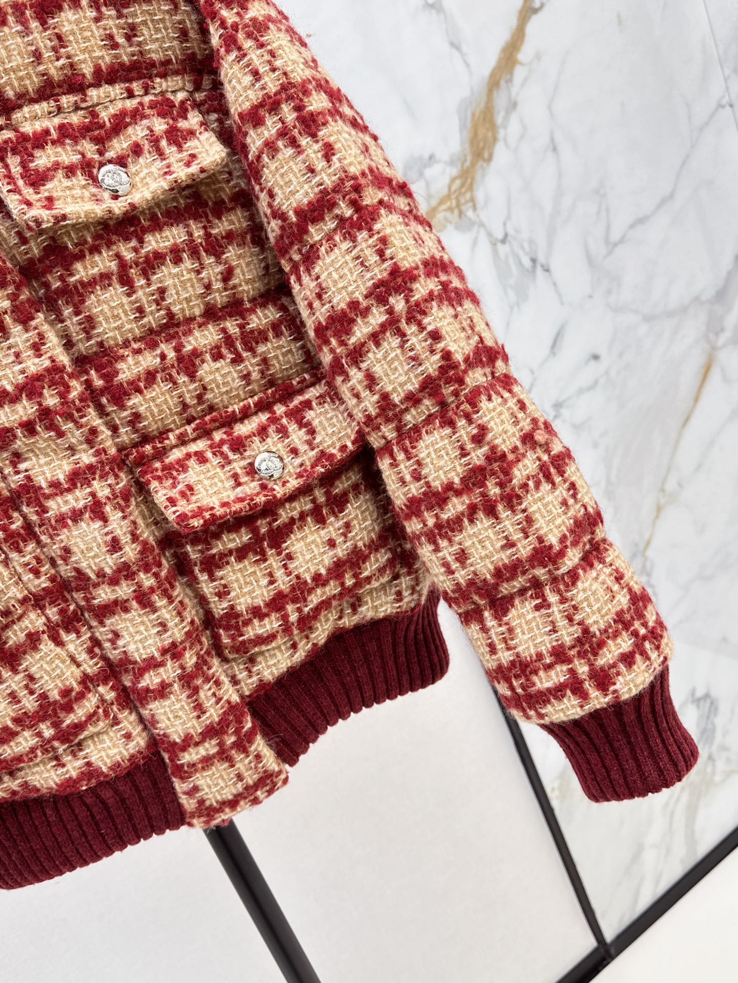 Ski-Daunenjacke aus Tweed mit Stehkragen und Karomuster