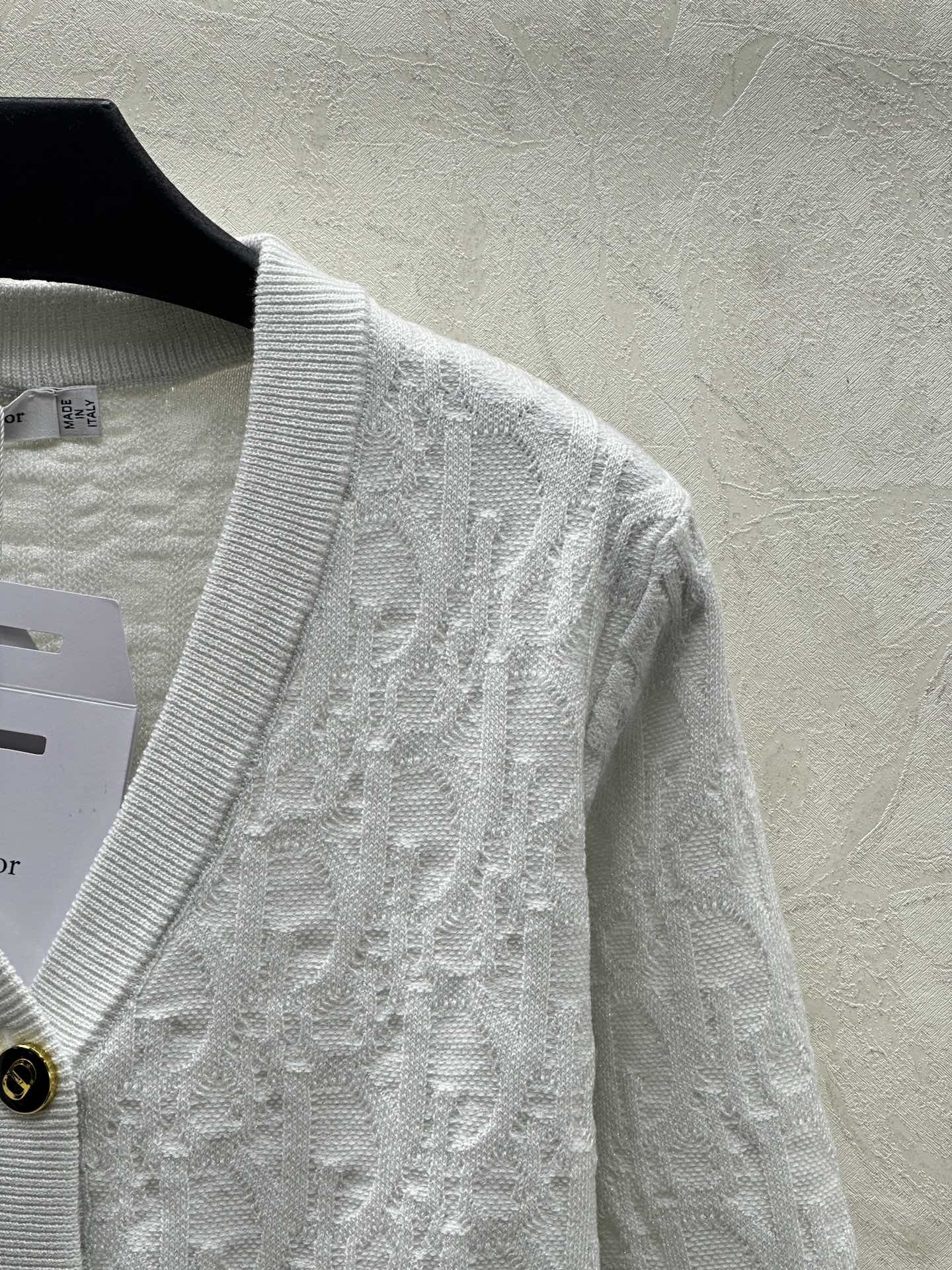 Veste cardigan à col en V en tricot jacquard foncé