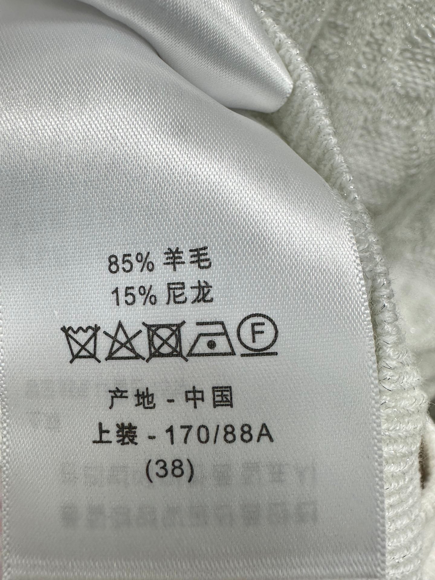 Veste cardigan à col en V en tricot jacquard foncé