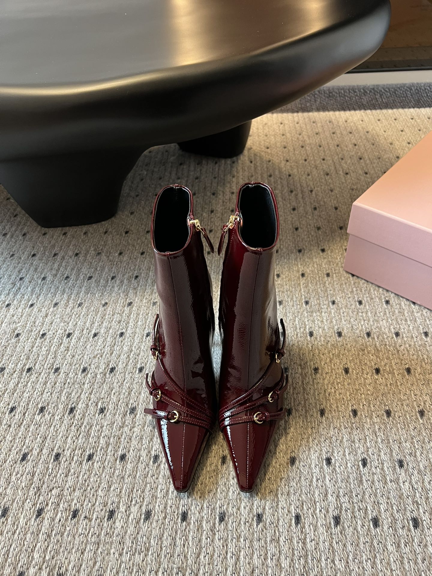 Stiefel mit spitzer Zehenpartie und Kitten Heel