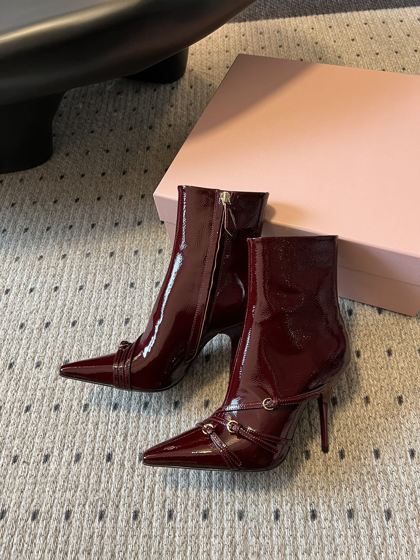 Stiefel mit spitzer Zehenpartie und Kitten Heel