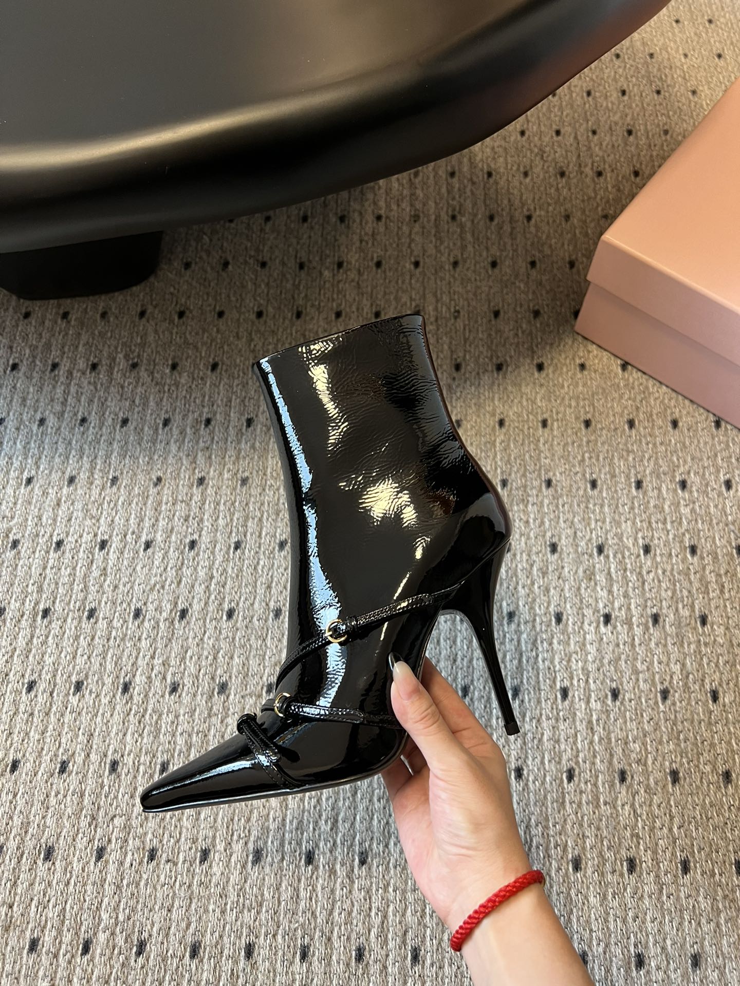 Stiefel mit spitzer Zehenpartie und Kitten Heel