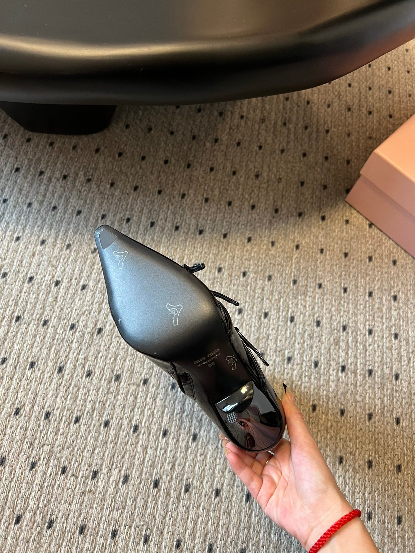 Stiefel mit spitzer Zehenpartie und Kitten Heel