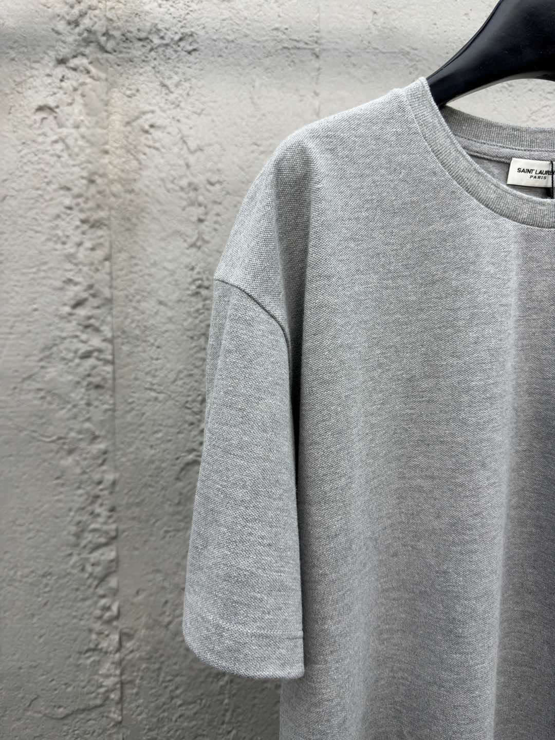 Kurze Ärmel mit Logo-Stickerei