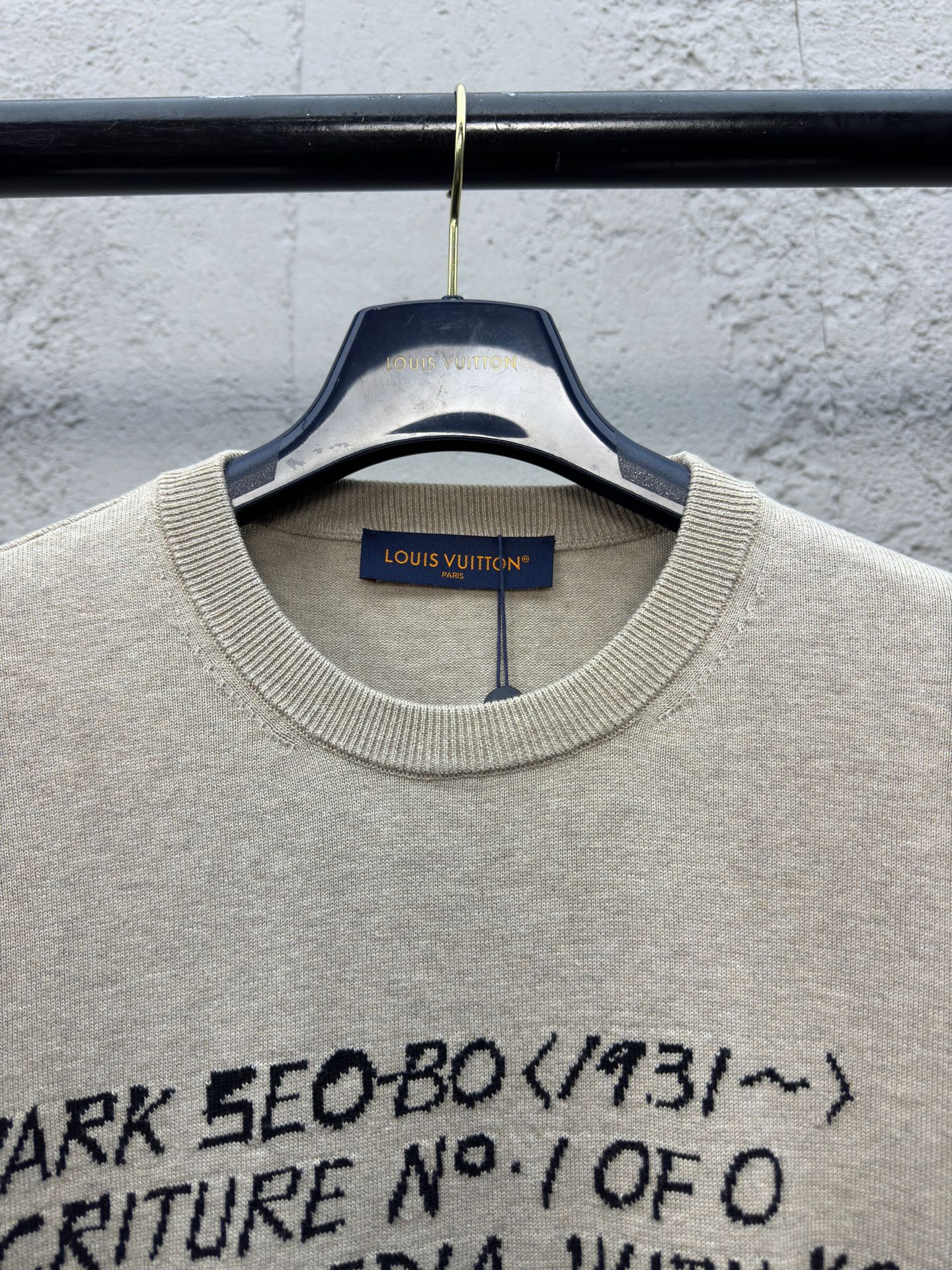 Kurze Ärmel mit gestricktem Buchstaben-Signatur