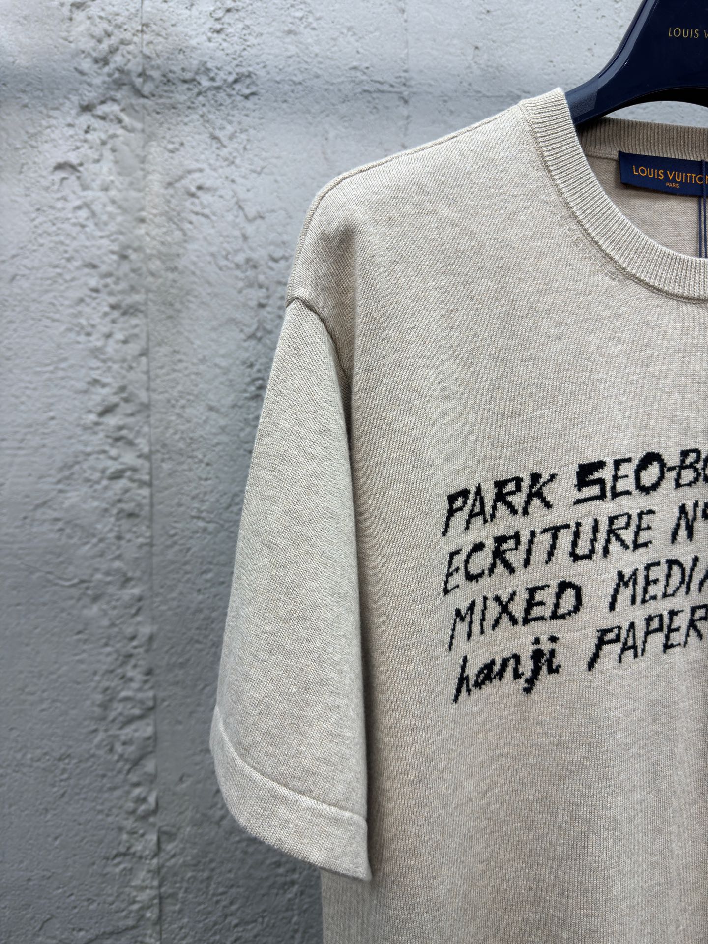 Kurze Ärmel mit gestricktem Buchstaben-Signatur