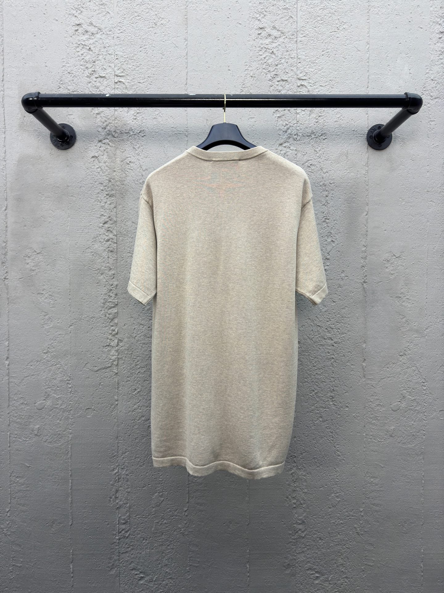 Kurze Ärmel mit gestricktem Buchstaben-Signatur