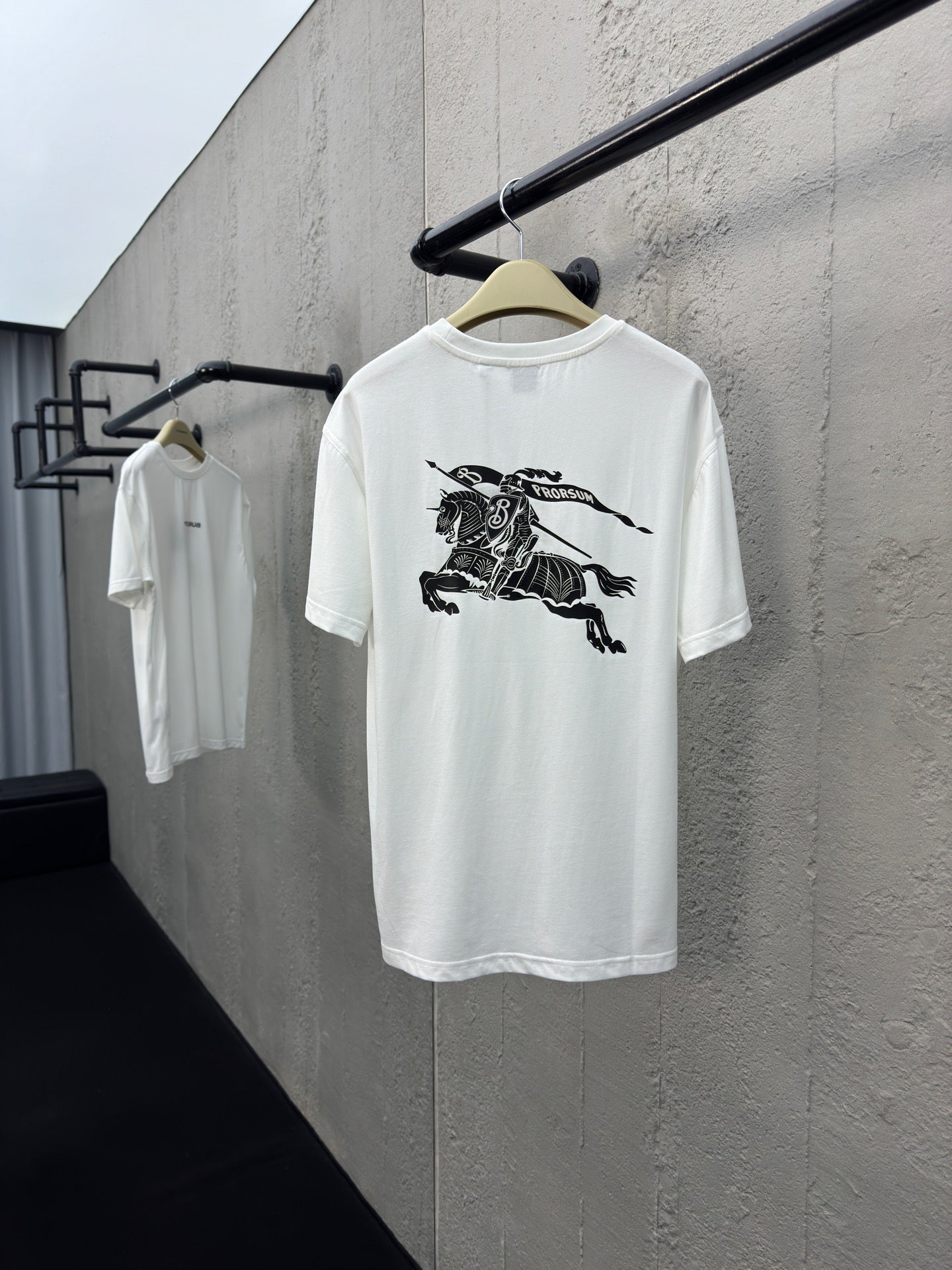 Kurze Ärmel mit aufgedrucktem Muster auf der Rückseite